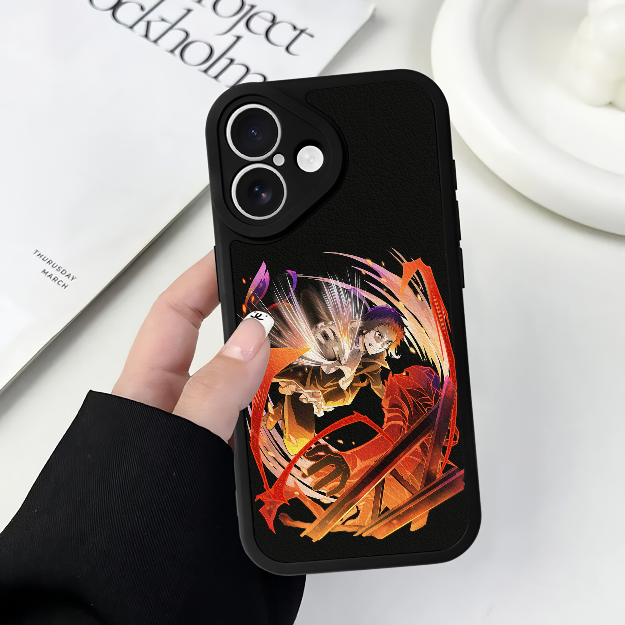（画像用） 文豪ストレイドッグス Bungo Stray Dogs 【iPhone 16シリーズ対応】シリコンスマホケース（レザー調） 材質：シリコン